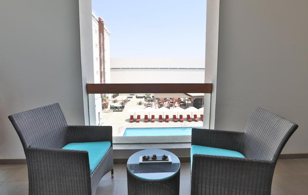 Four Points By Sheraton Al Aïn Extérieur photo A balcony at the hotel