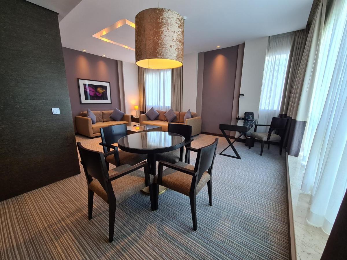 Four Points By Sheraton Al Aïn Extérieur photo A suite at the hotel