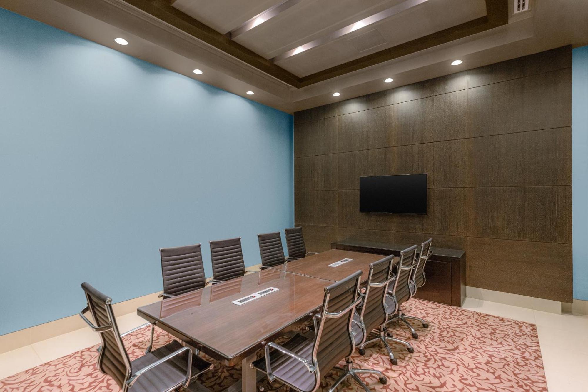Four Points By Sheraton Al Aïn Extérieur photo Meeting room at the library