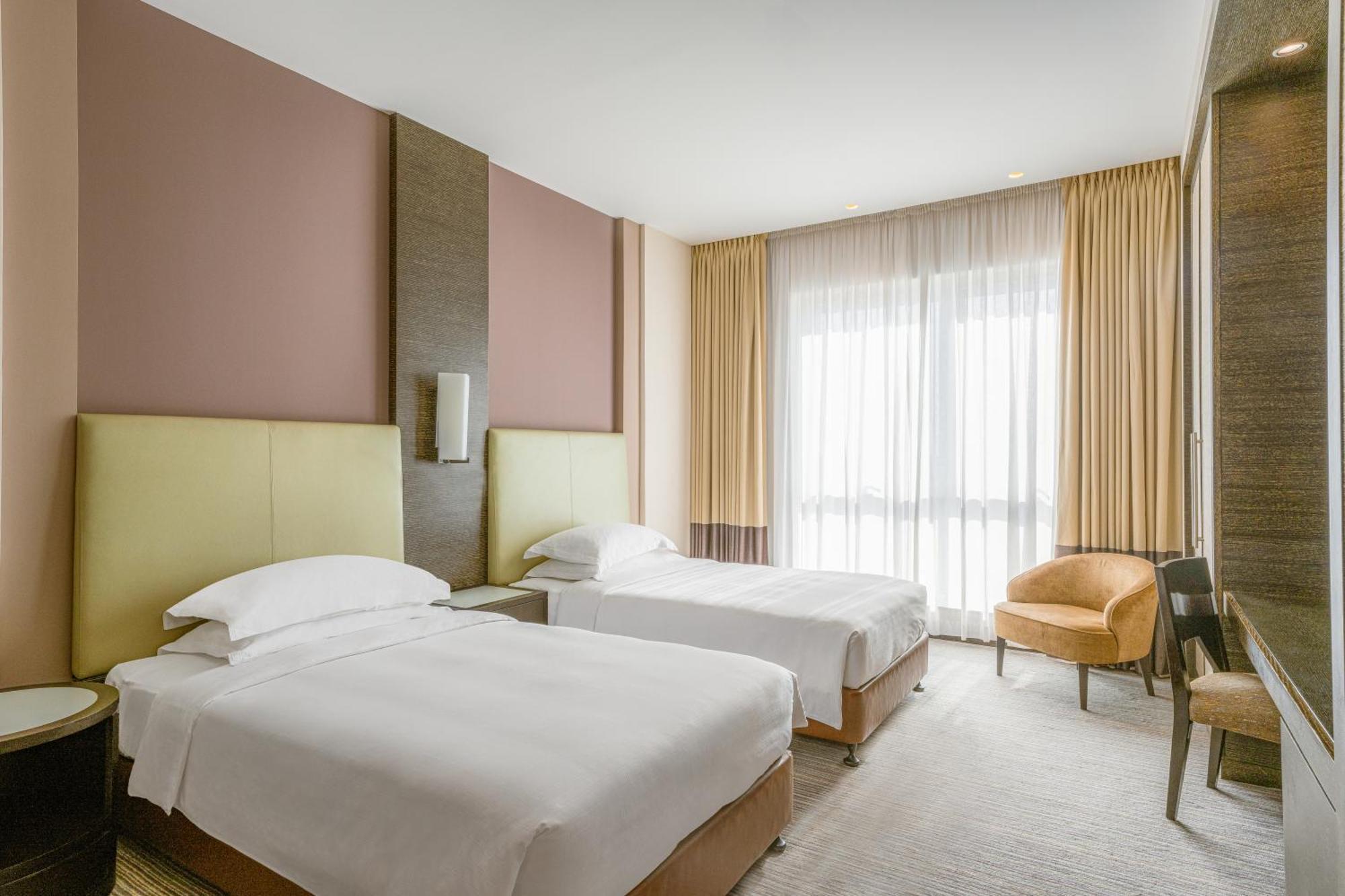 Four Points By Sheraton Al Aïn Extérieur photo Deluxe room