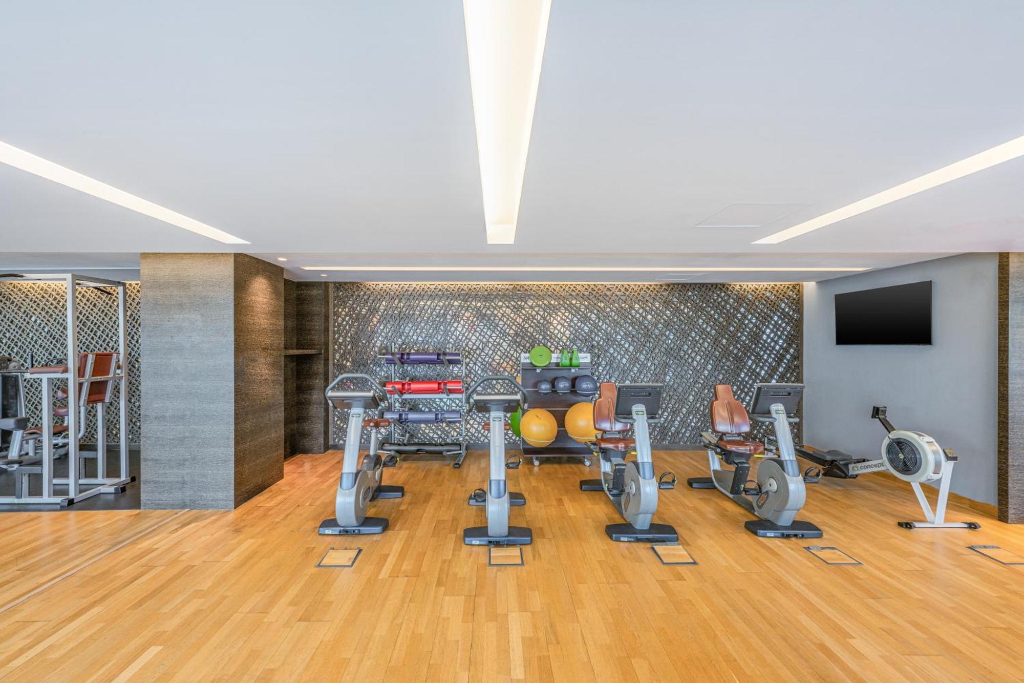Four Points By Sheraton Al Aïn Extérieur photo The gym at the hotel