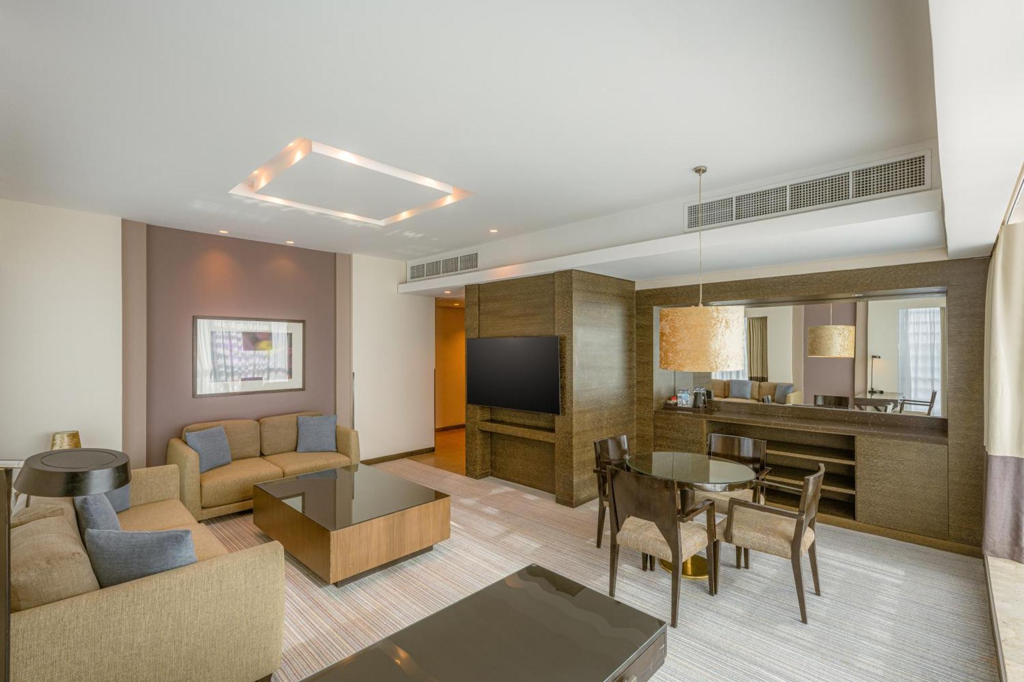 Four Points By Sheraton Al Aïn Extérieur photo Suite at the hotel
