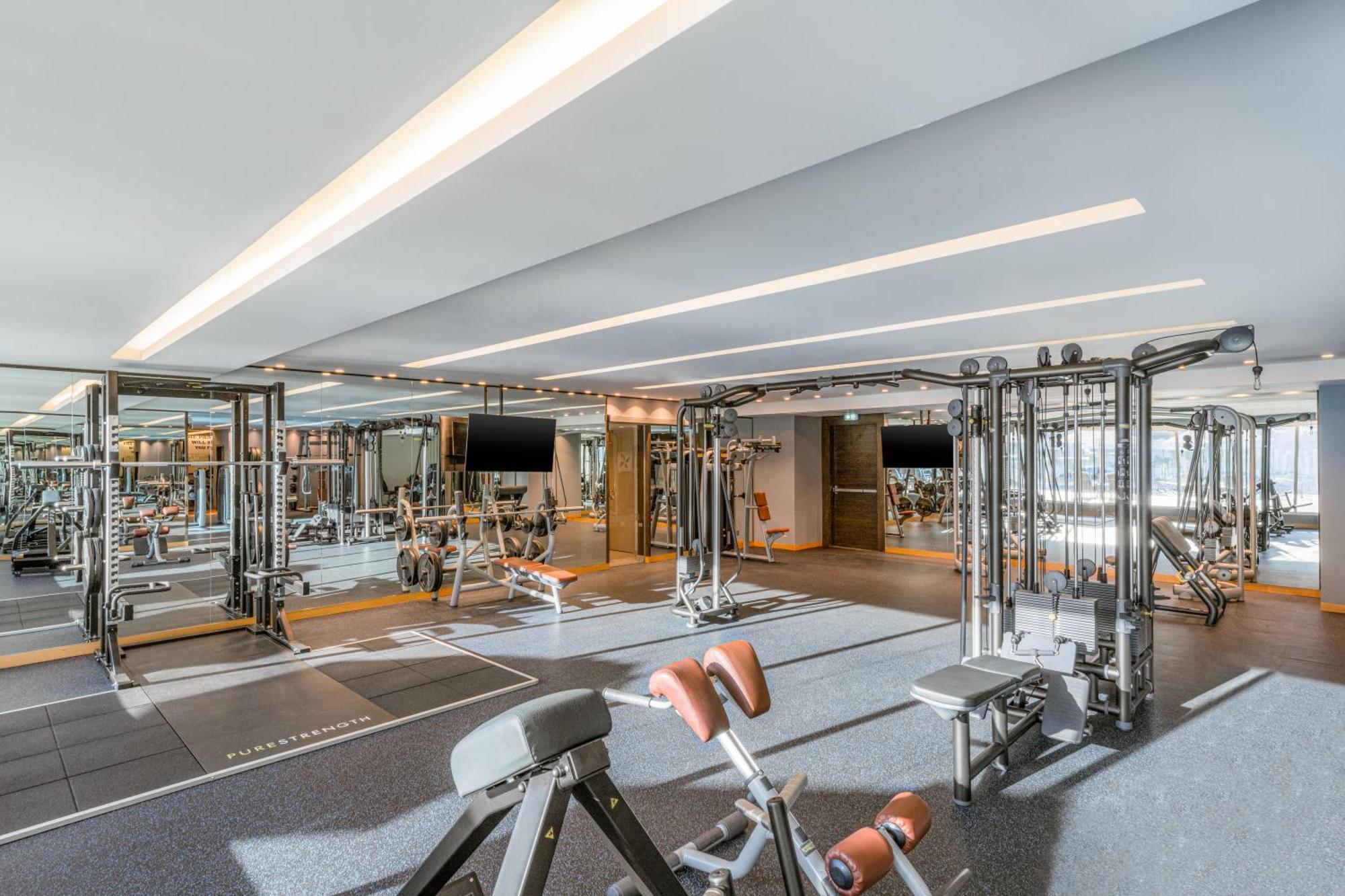 Four Points By Sheraton Al Aïn Extérieur photo The gym at the hotel