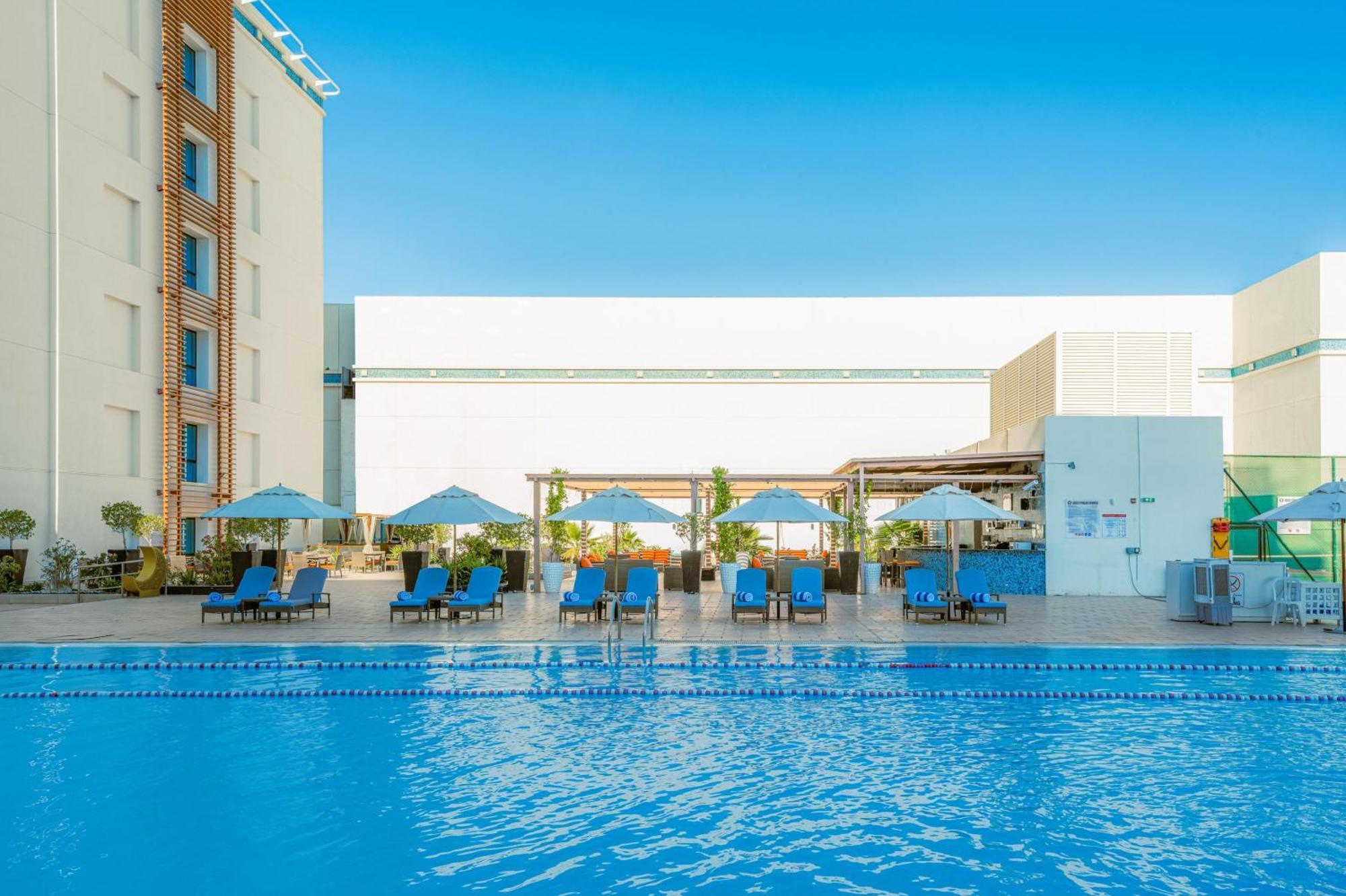 Four Points By Sheraton Al Aïn Extérieur photo The swimming pool at the hotel