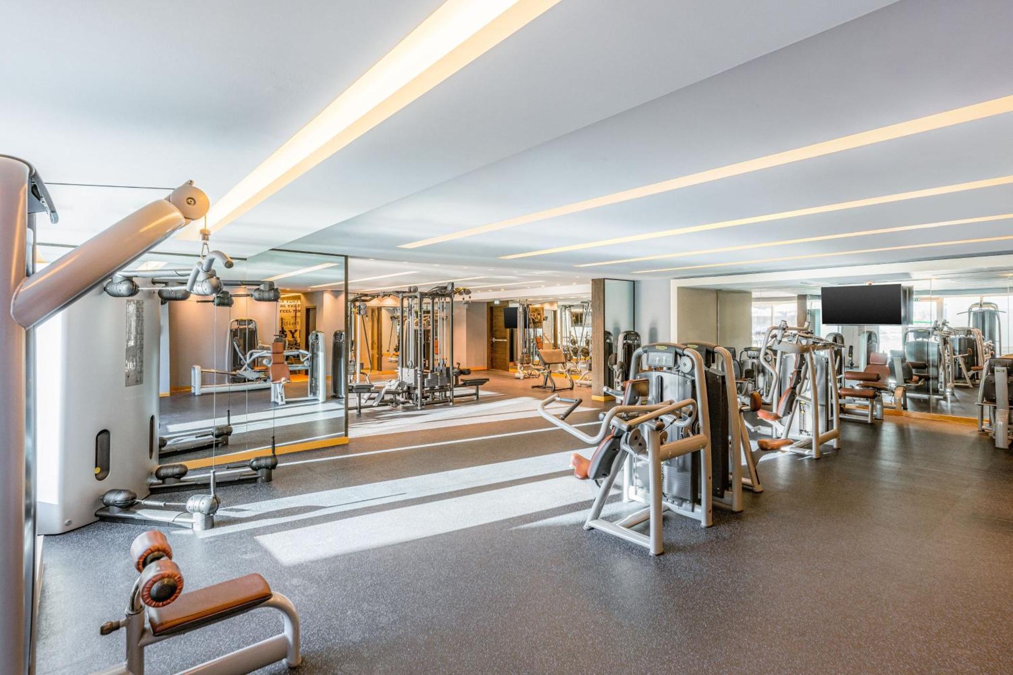Four Points By Sheraton Al Aïn Extérieur photo The gym at the hotel