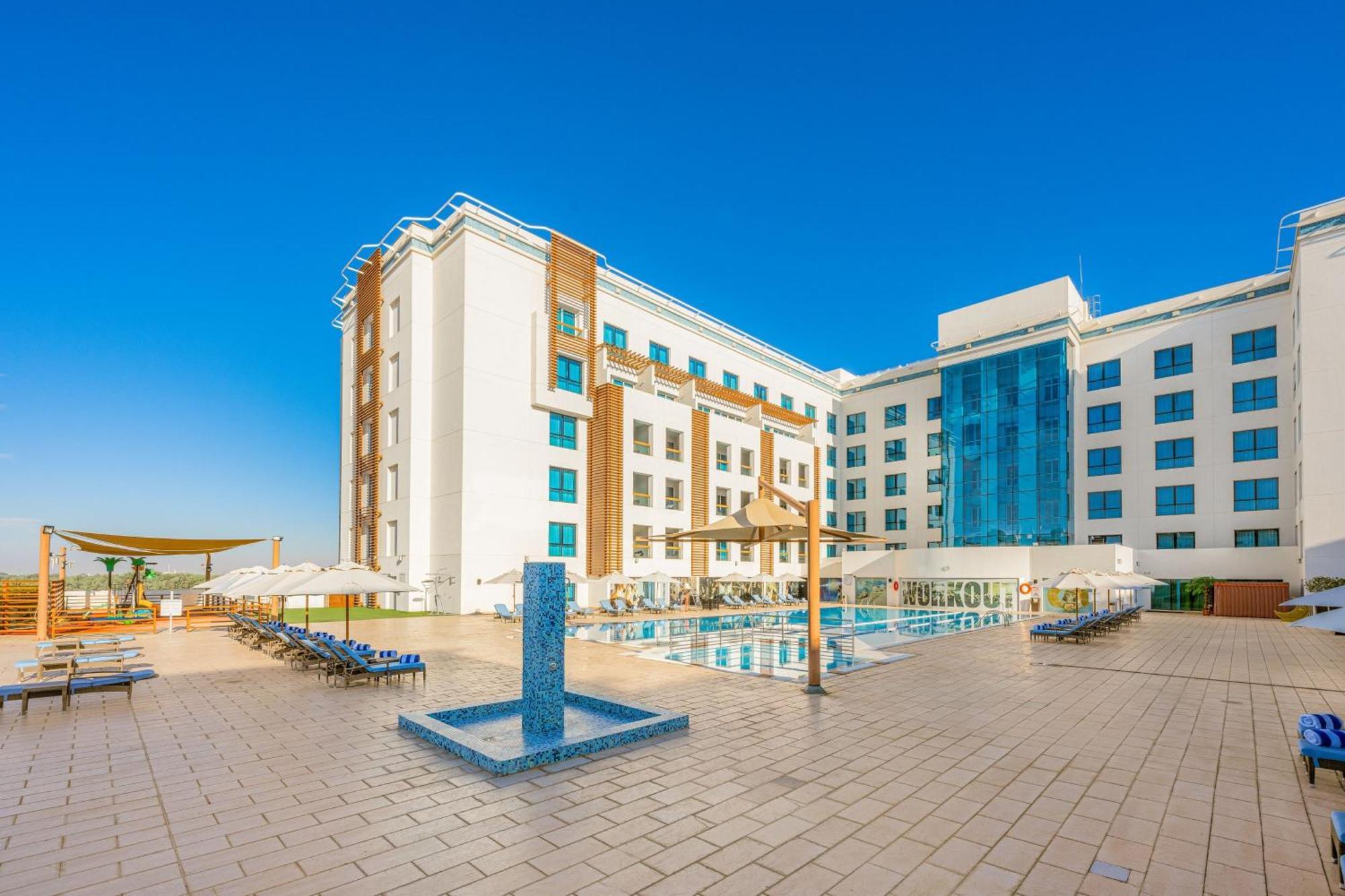 Four Points By Sheraton Al Aïn Extérieur photo The hotel's swimming pool