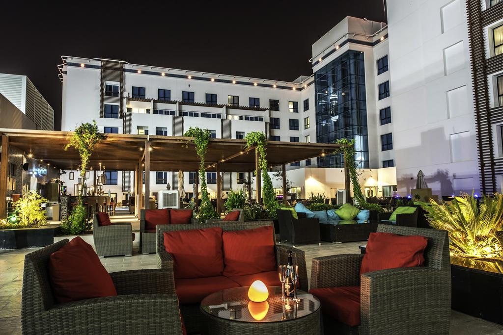 Four Points By Sheraton Al Aïn Extérieur photo The hotel's rooftop lounge